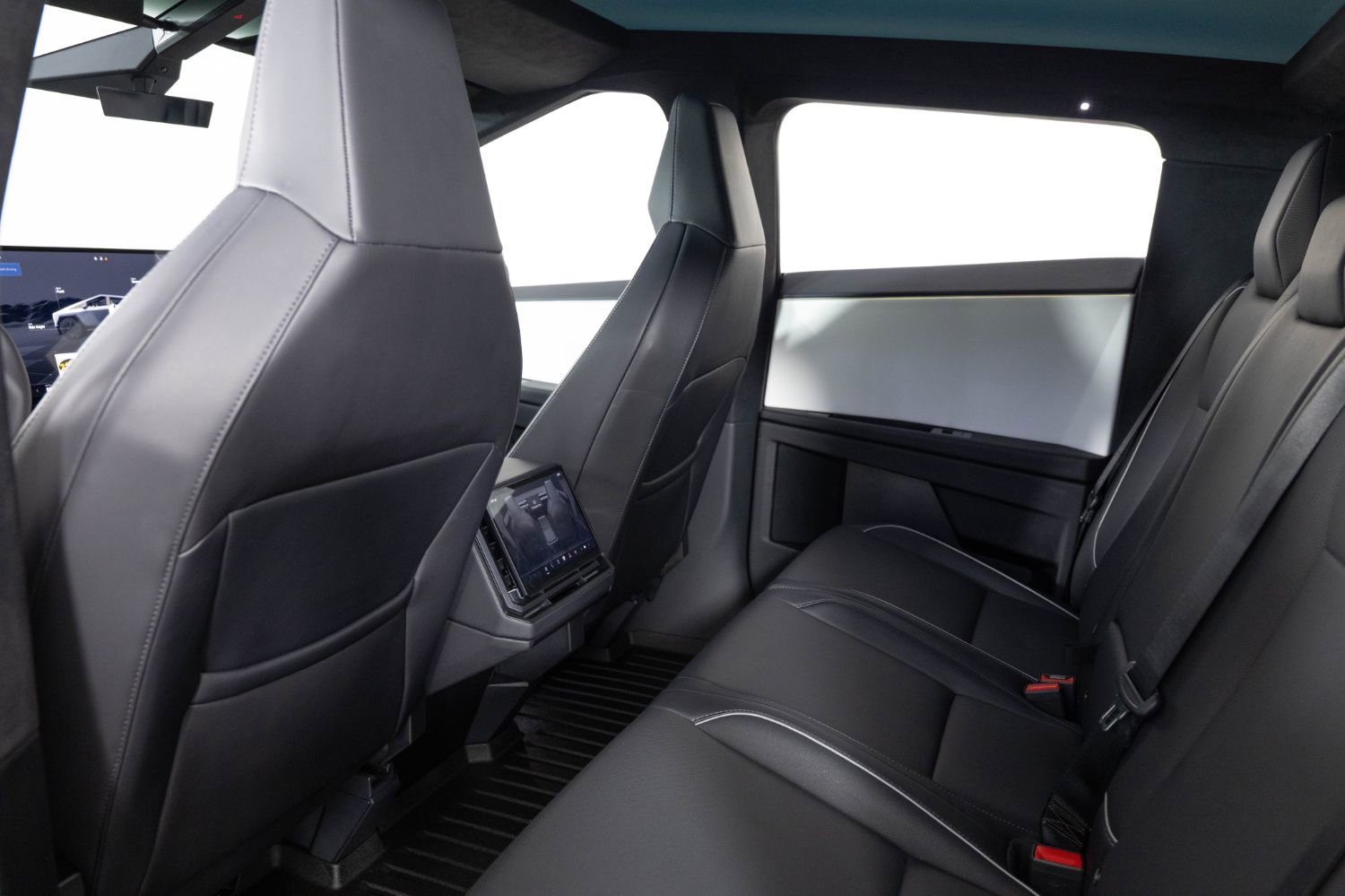 Used 2024 Tesla Cybertruck AWD Crew Cab image 19