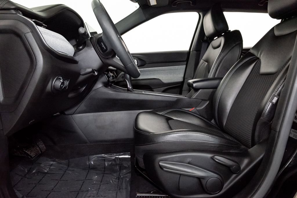 Used 2023 Jeep Compass Latitude image 13