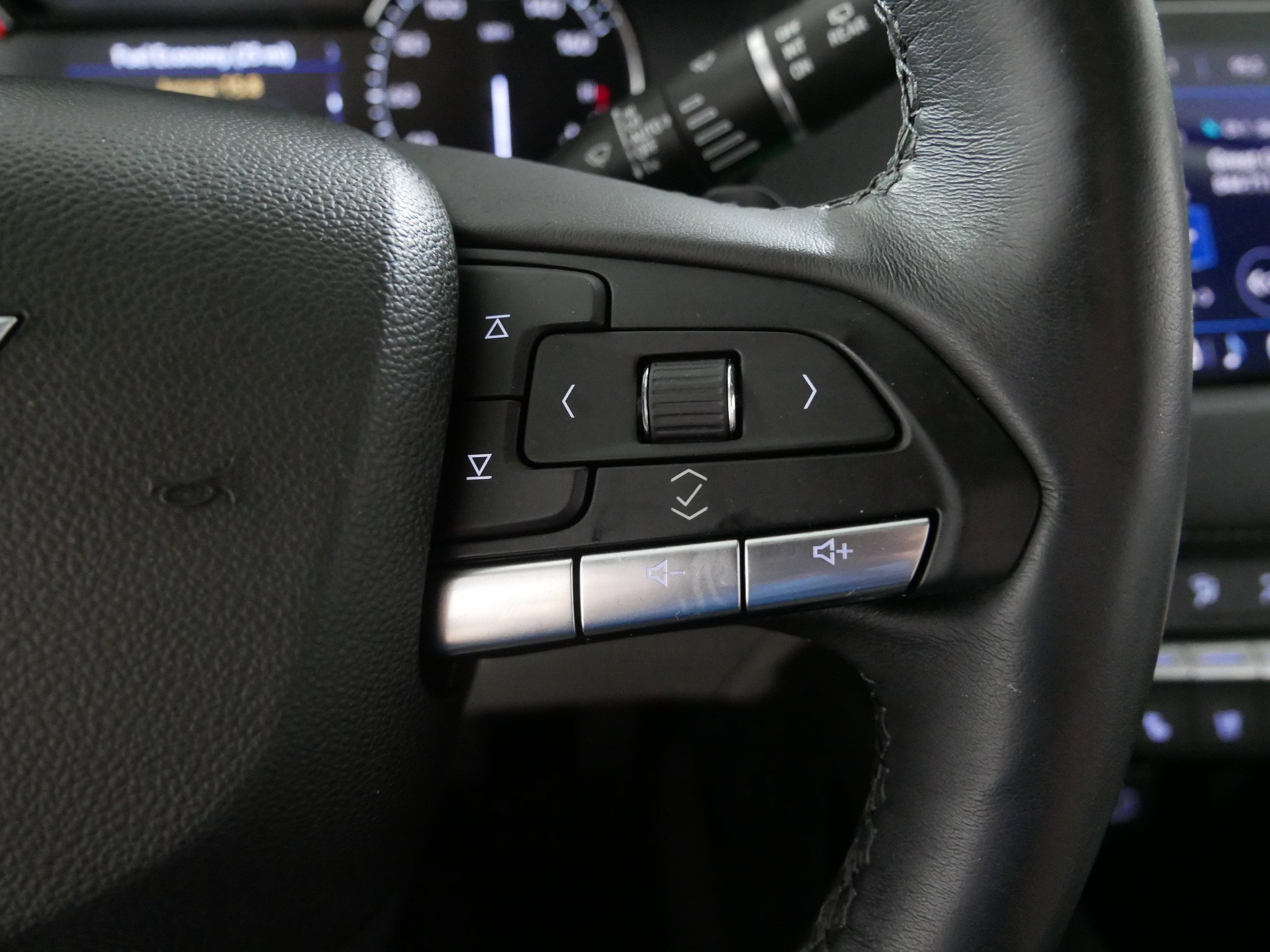 Used 2022 Cadillac XT4 Premium Luxury w/ Enhanced Visibility Package image 28