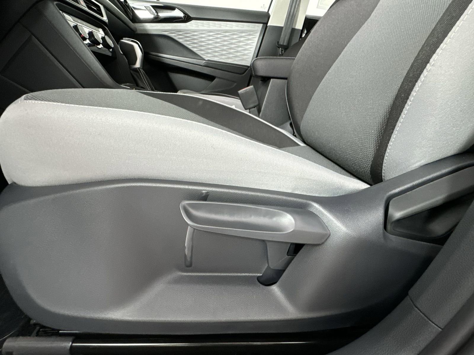 Used 2024 Volkswagen Taos S image 21