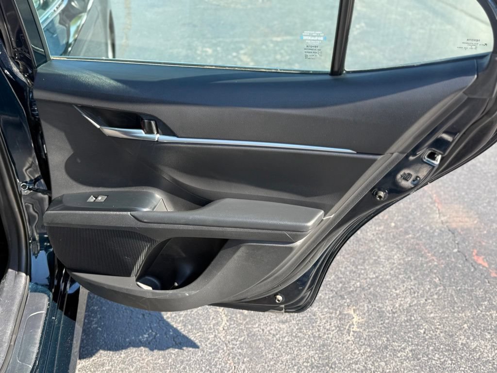 Used 2020 Toyota Camry LE w/ Convenience Package FWD image 18