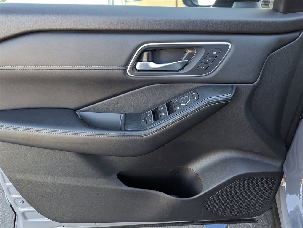 Certified 2025 Nissan Rogue Platinum w/ Platinum Premium Package image 29