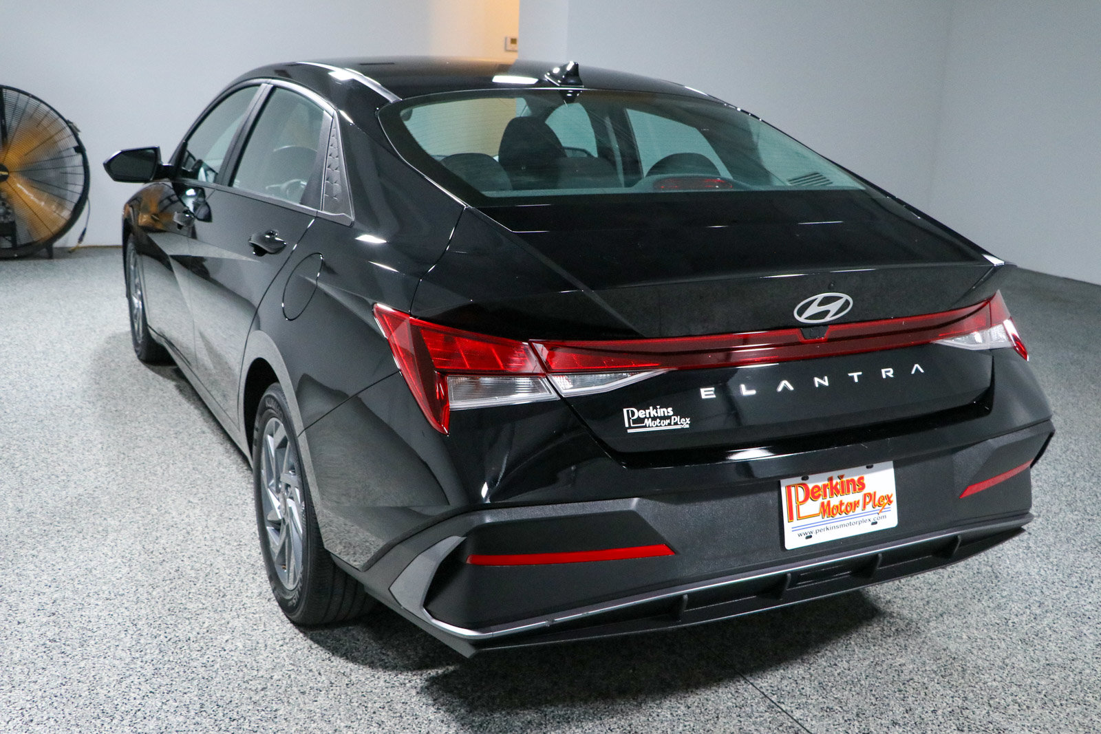 Used 2024 Hyundai Elantra SEL FWD image 9