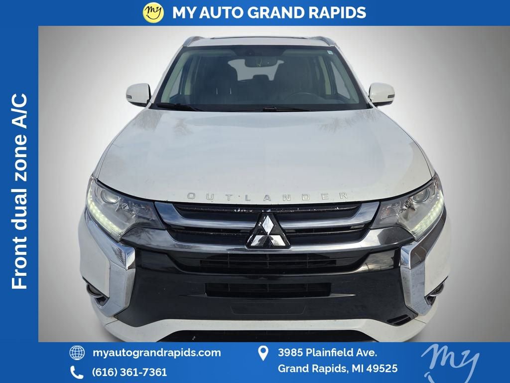 Used 2018 Mitsubishi Outlander SEL image 2