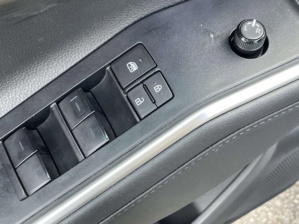 Used 2024 Toyota Highlander LE image 18