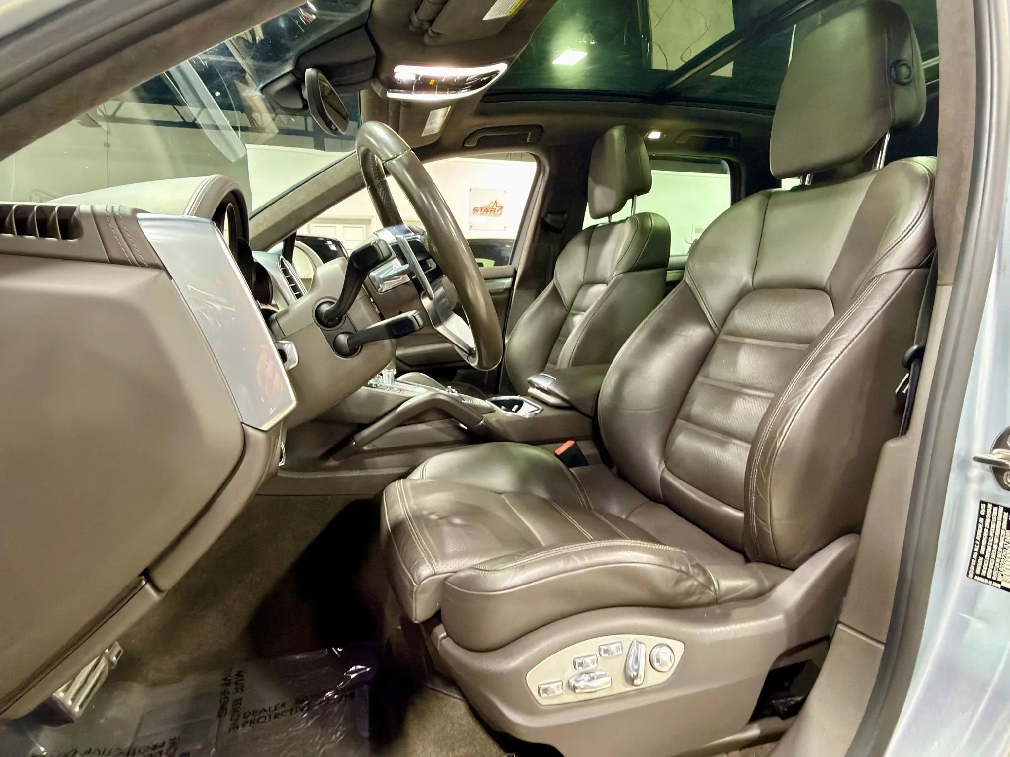 Used 2016 Porsche Cayenne GTS image 7