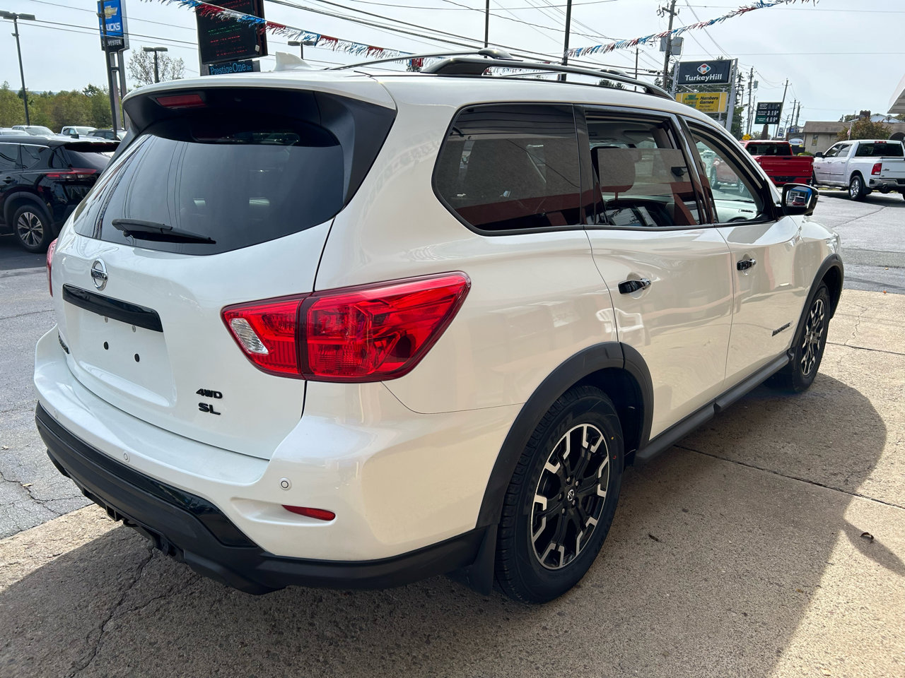 Used 2020 Nissan Pathfinder SL image 7