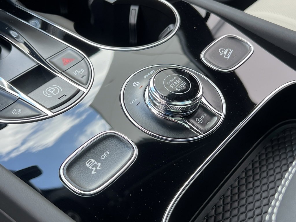 Used 2025 Bentley Bentayga image 39