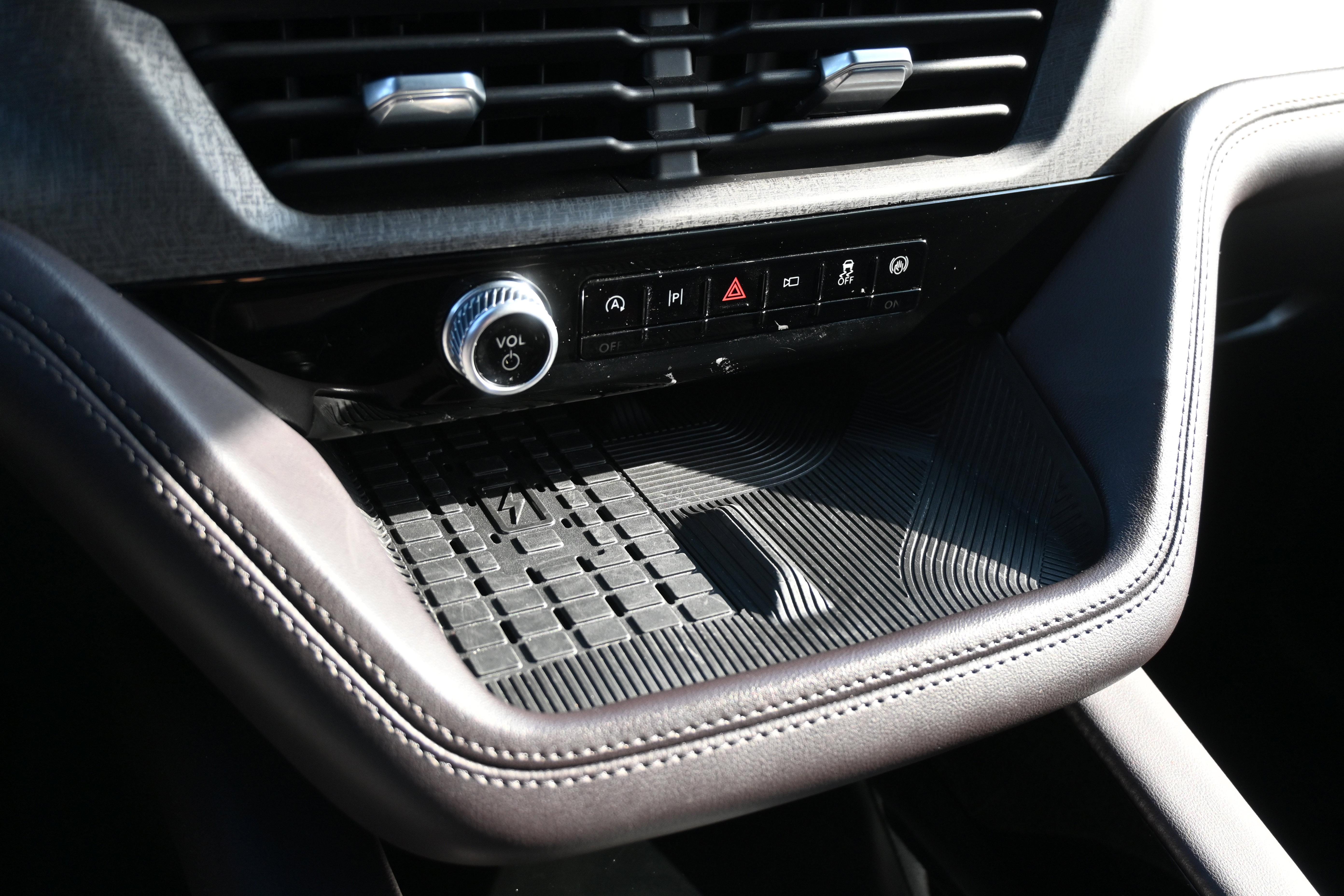 Used 2025 Ford Explorer Platinum w/ LUX Leather Package image 27