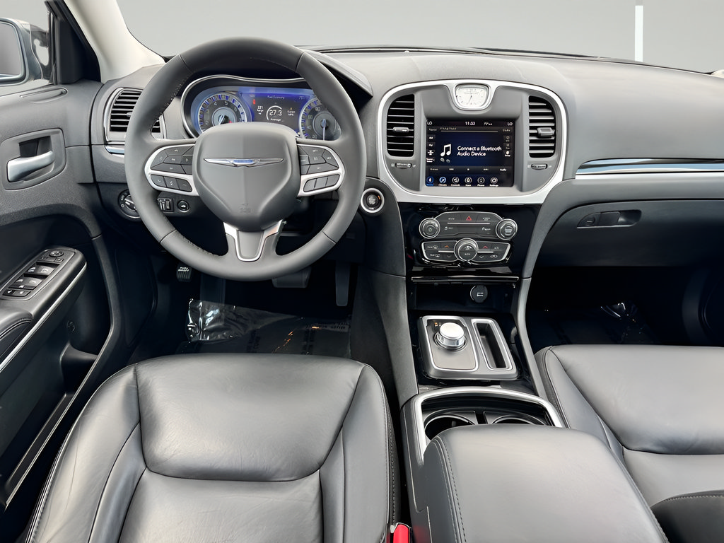 Used 2023 Chrysler 300 Touring L RWD image 5
