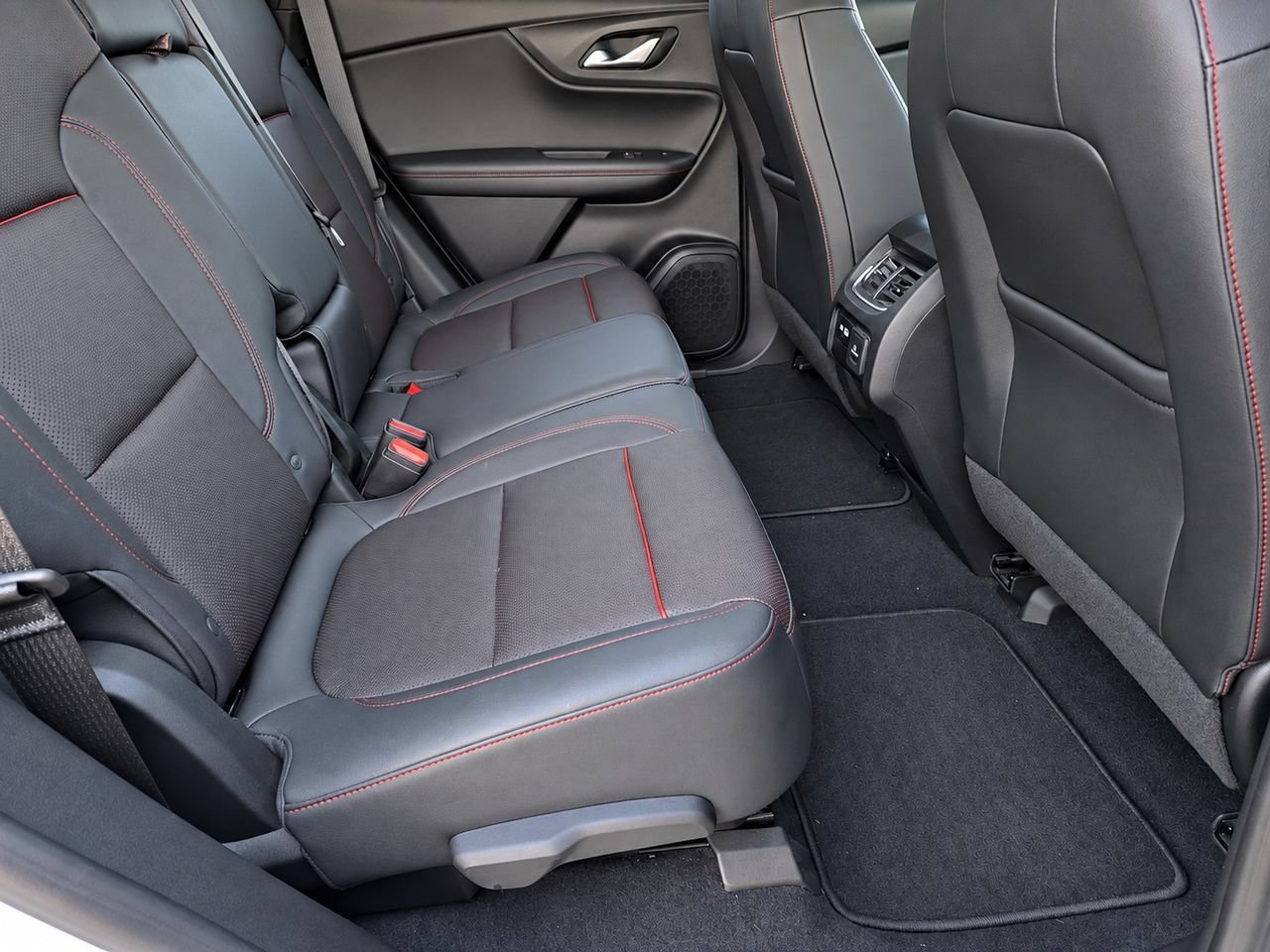 Certified 2022 Chevrolet Blazer RS w/ Enhanced Convenience Package AWD/4WD image 30