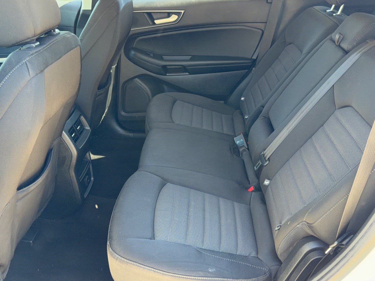 Used 2020 Ford Edge SE FWD image 24