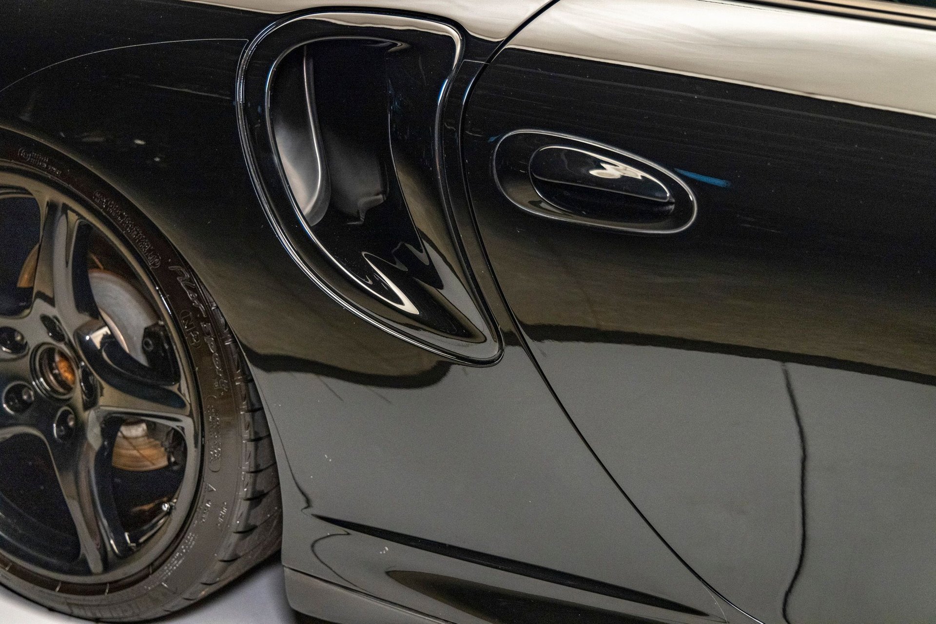 Used 2003 Porsche 911 Turbo image 35