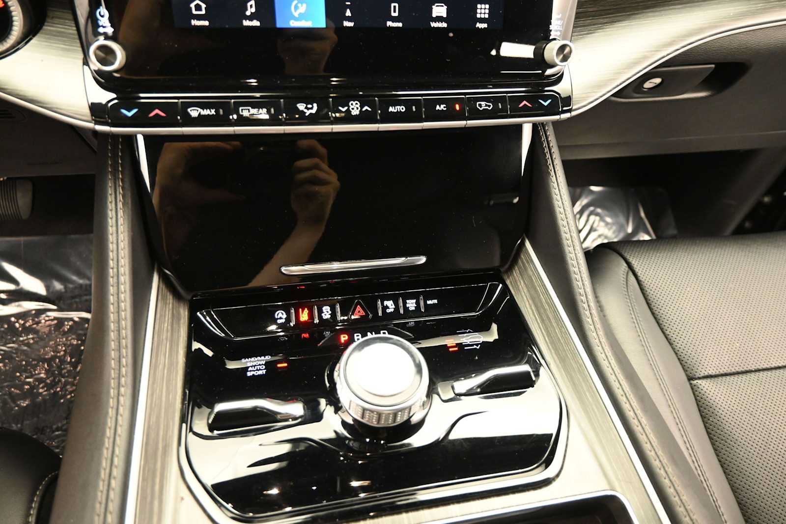 Used 2024 Jeep Wagoneer Series III AWD/4WD image 20