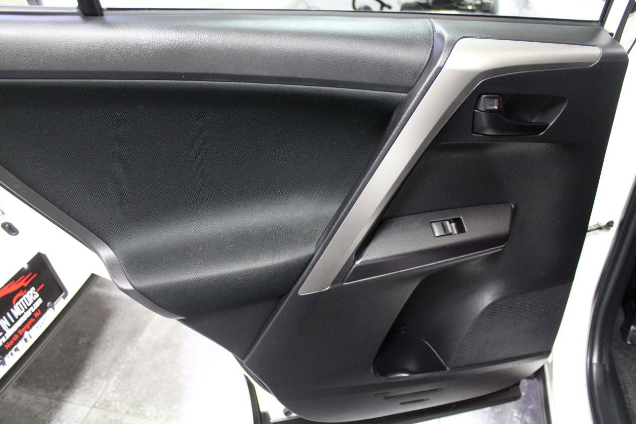 Used 2017 Toyota RAV4 LE image 19