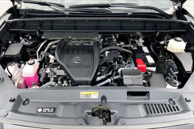 Certified 2024 Toyota Highlander XLE FWD image 31
