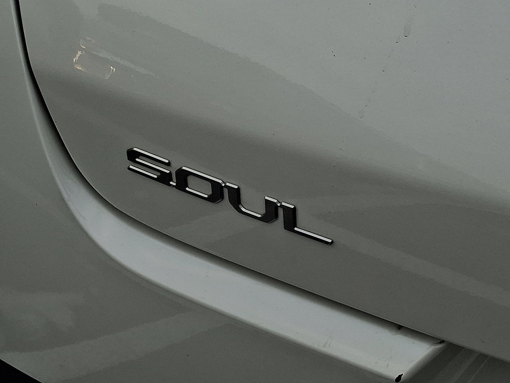 Used 2023 Kia Soul LX image 17
