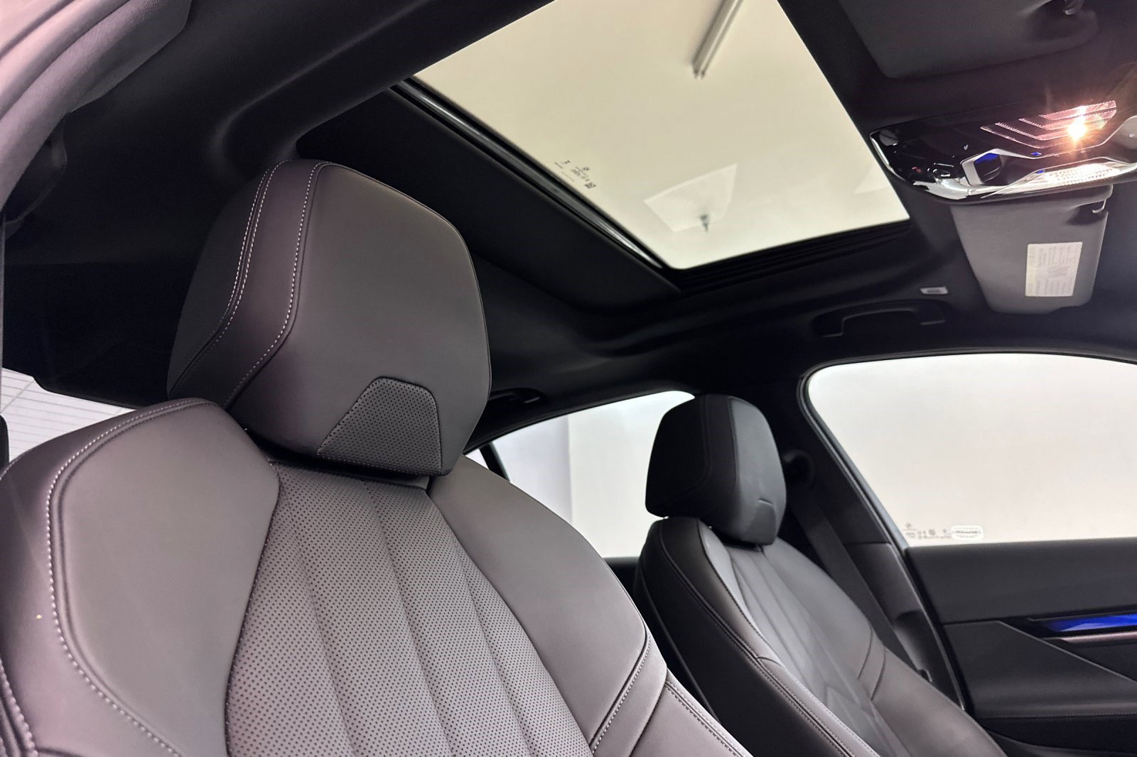 Certified 2024 BMW i5 eDrive40i w/ Premium Package RWD image 27