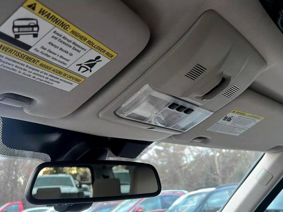 Used 2016 Land Rover LR4 HSE image 25