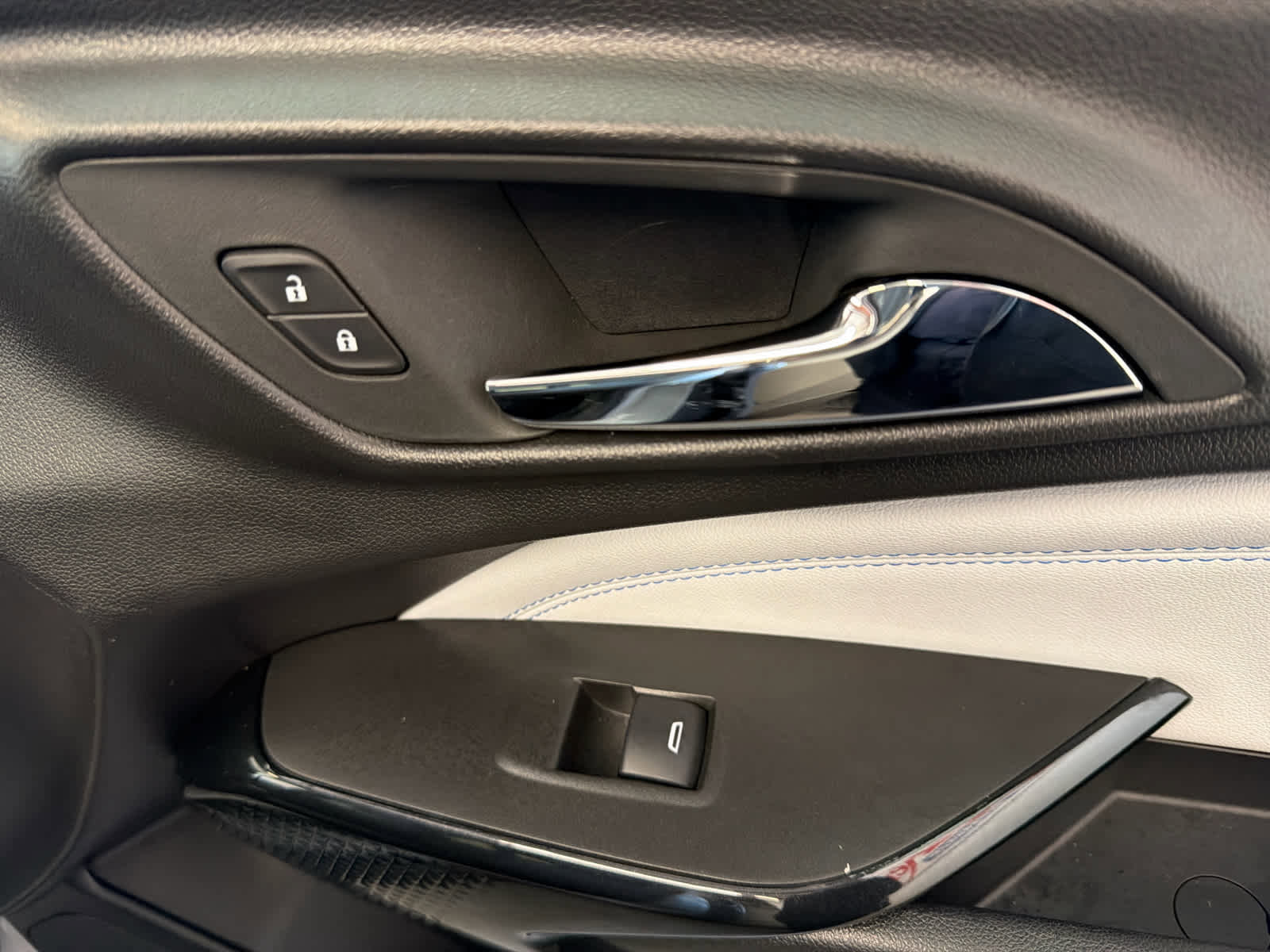 Used 2025 Chevrolet Trax LT w/ LT Convenience Package image 28