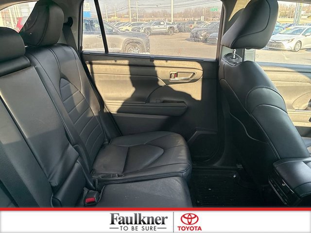 Used 2023 Toyota Highlander XLE image 23