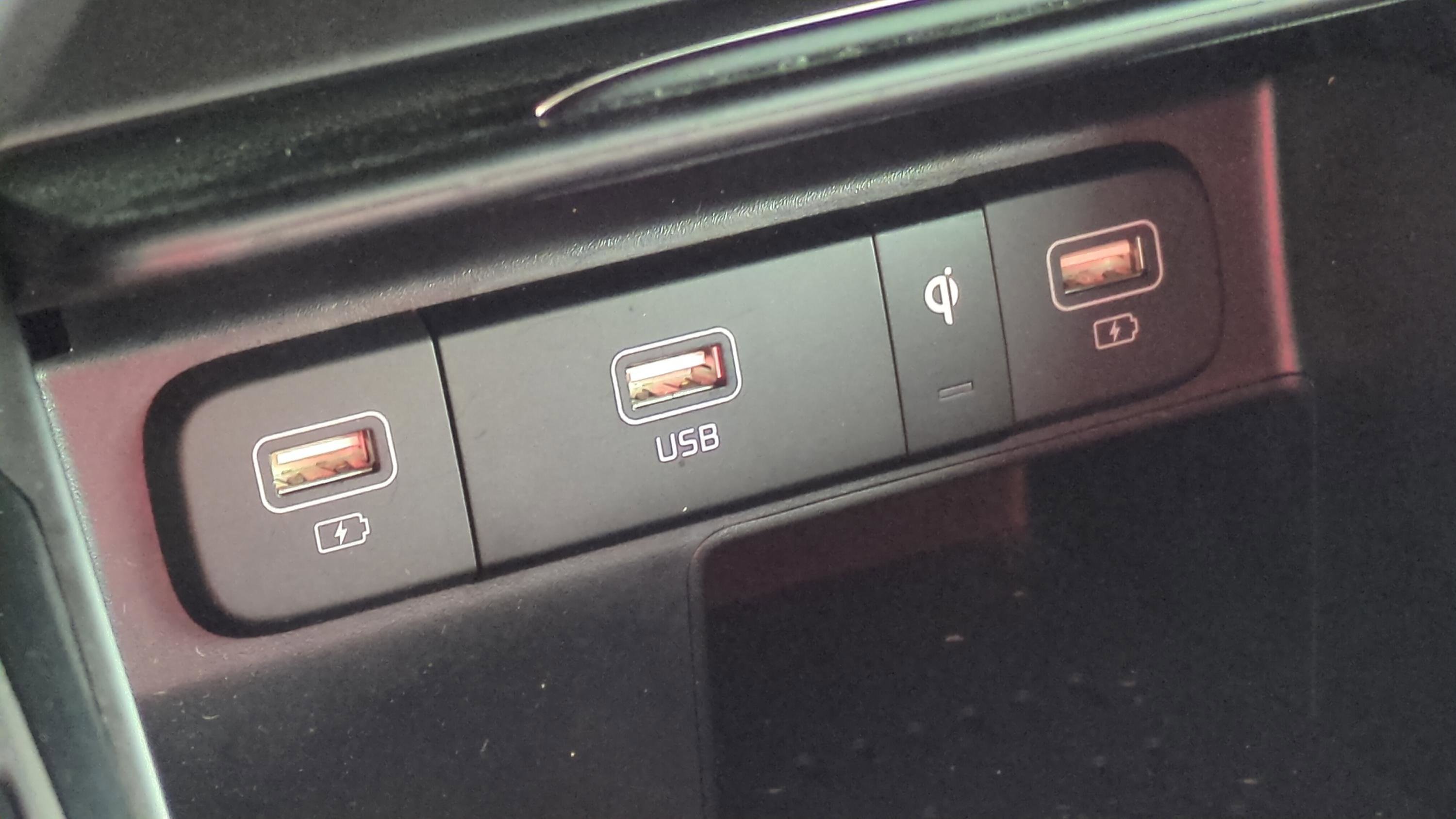 Certified 2024 Kia Sorento EX w/ Panoramic Sunroof Package image 19