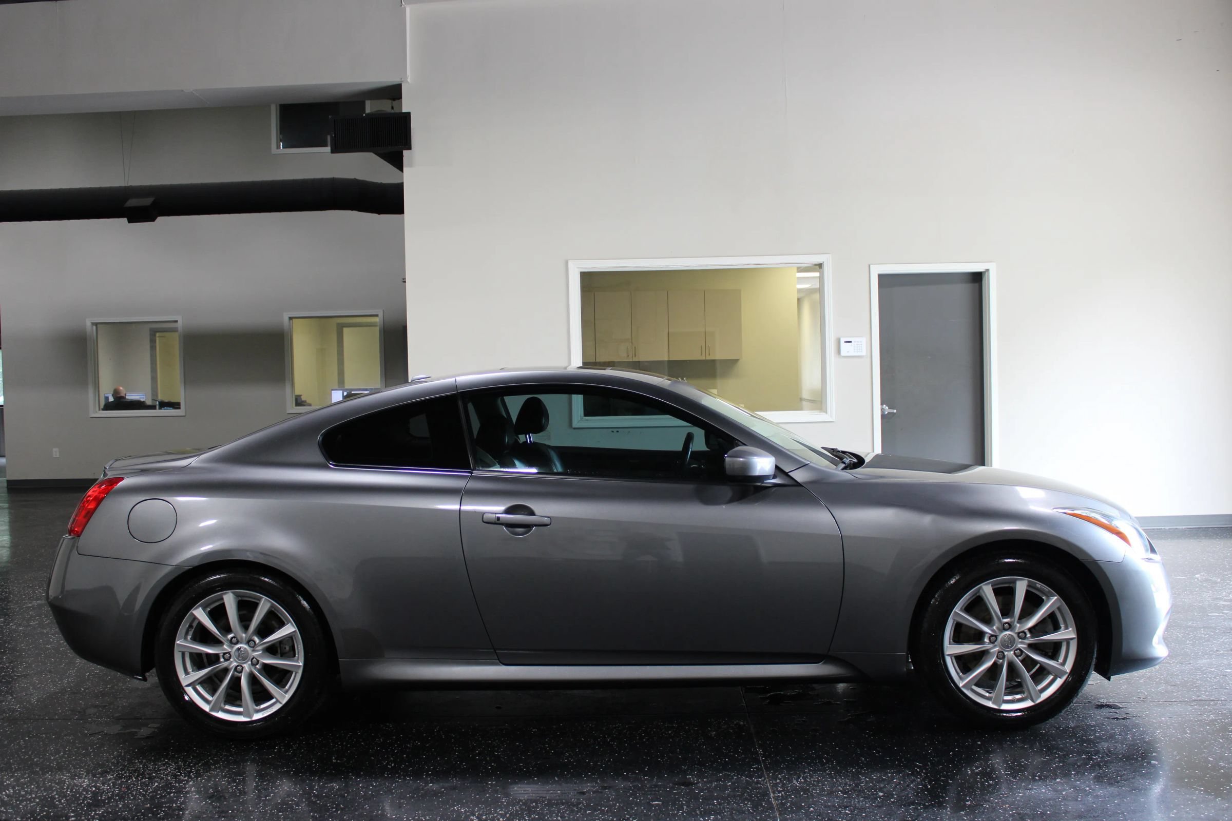 Used 2011 INFINITI G37 Journey w/ Premium Pkg RWD image 2