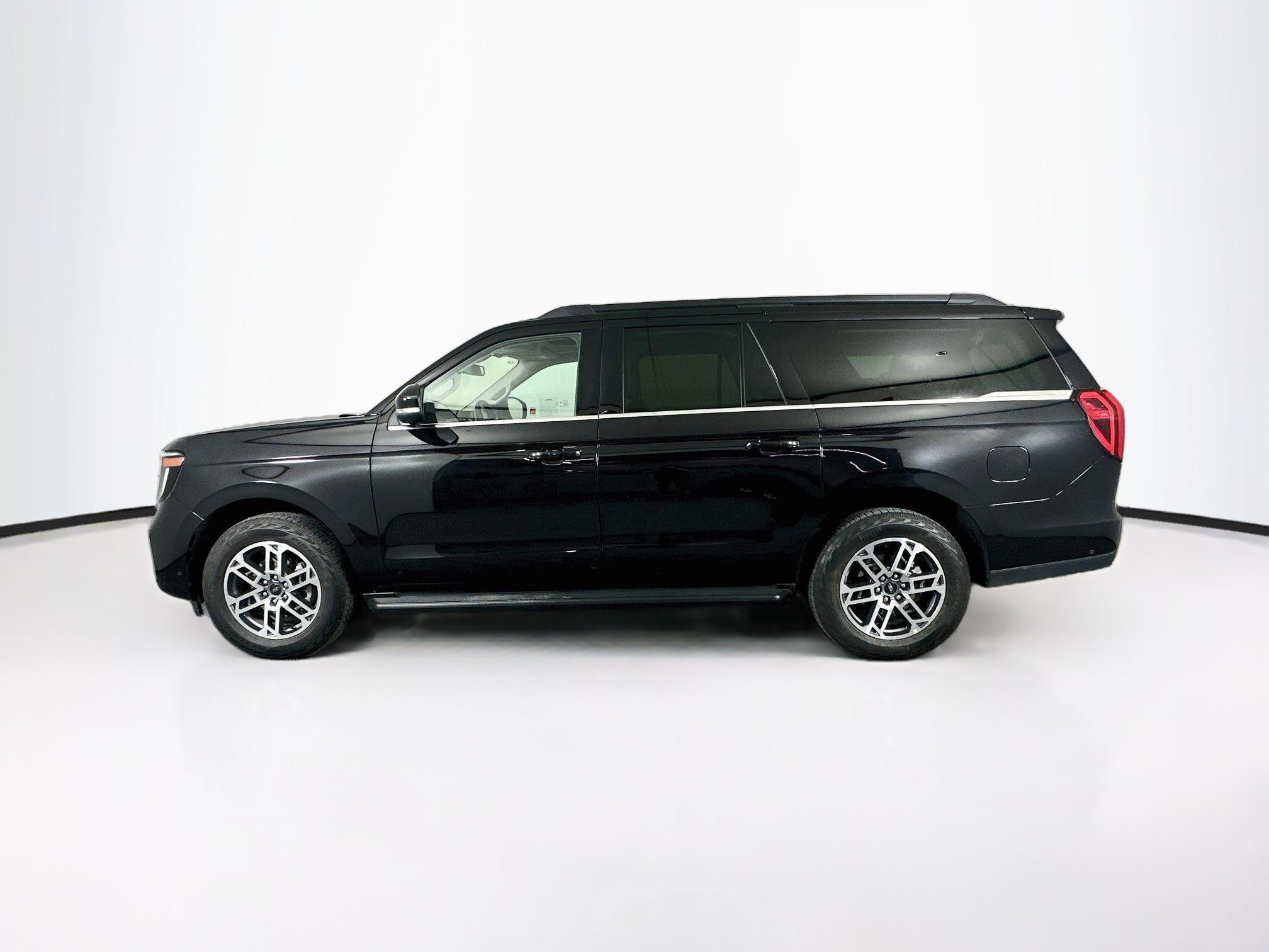 Used 2025 Ford Expedition Max Active AWD/4WD image 4
