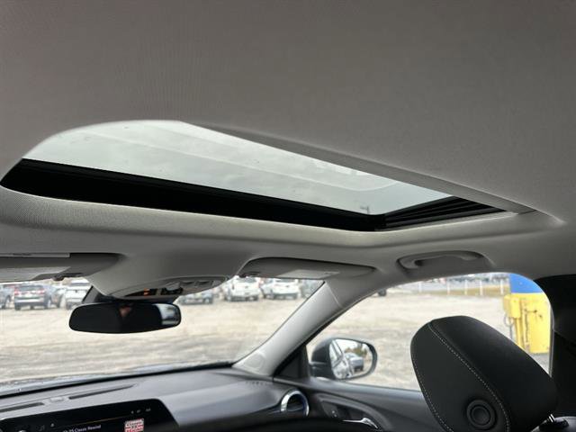 Used 2025 Chevrolet Trax LT w/ Sunroof Package image 17