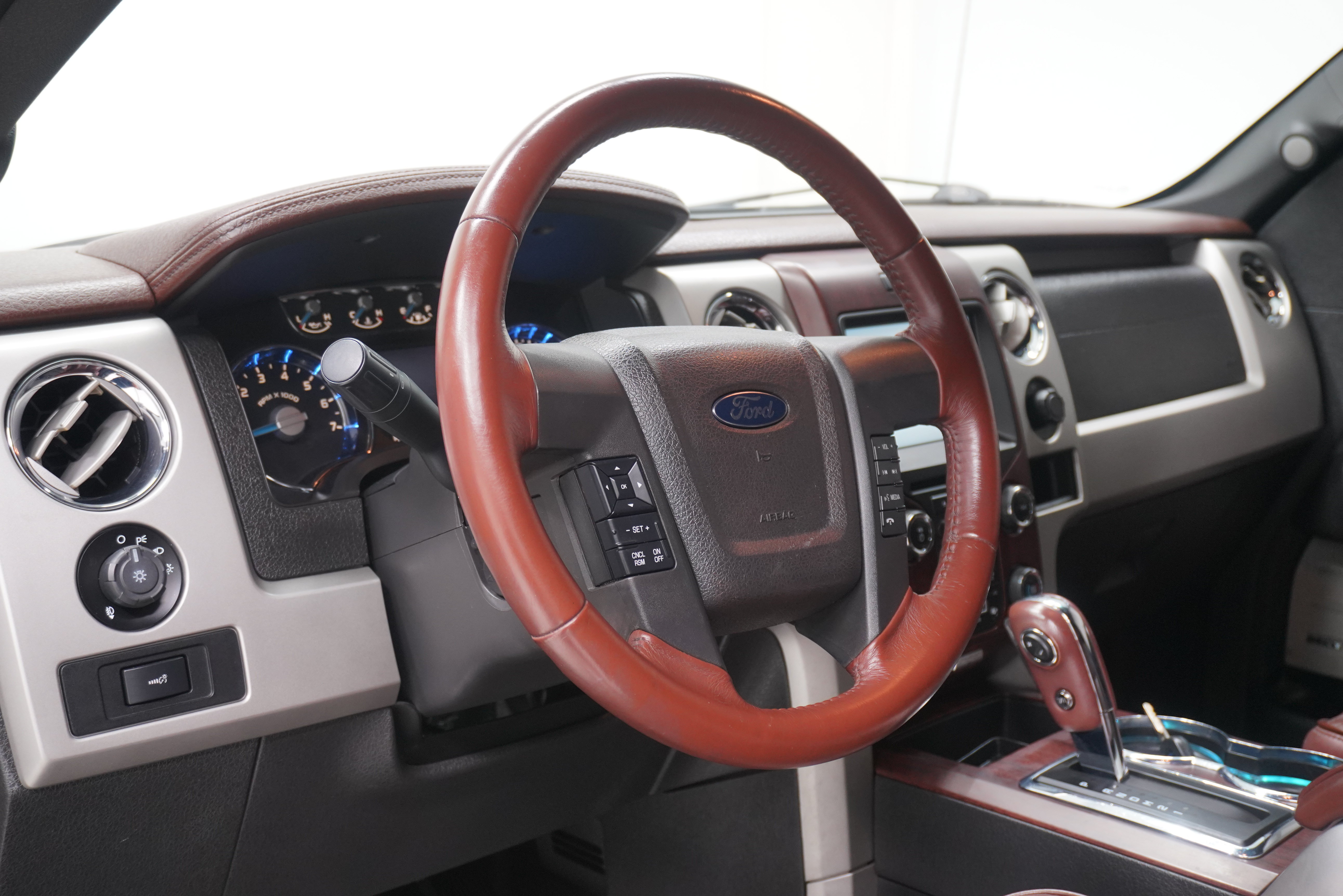 Used 2014 Ford F150 King Ranch w/ King Ranch Luxury Package AWD/4WD image 12