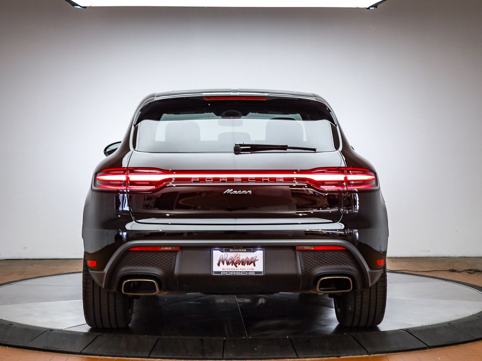 Certified 2026 Porsche Macan AWD/4WD image 7