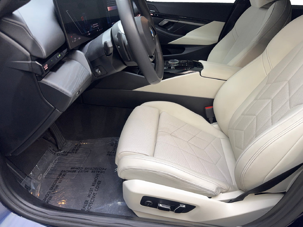 Used 2024 BMW 530i w/ Executive Package RWD image 28