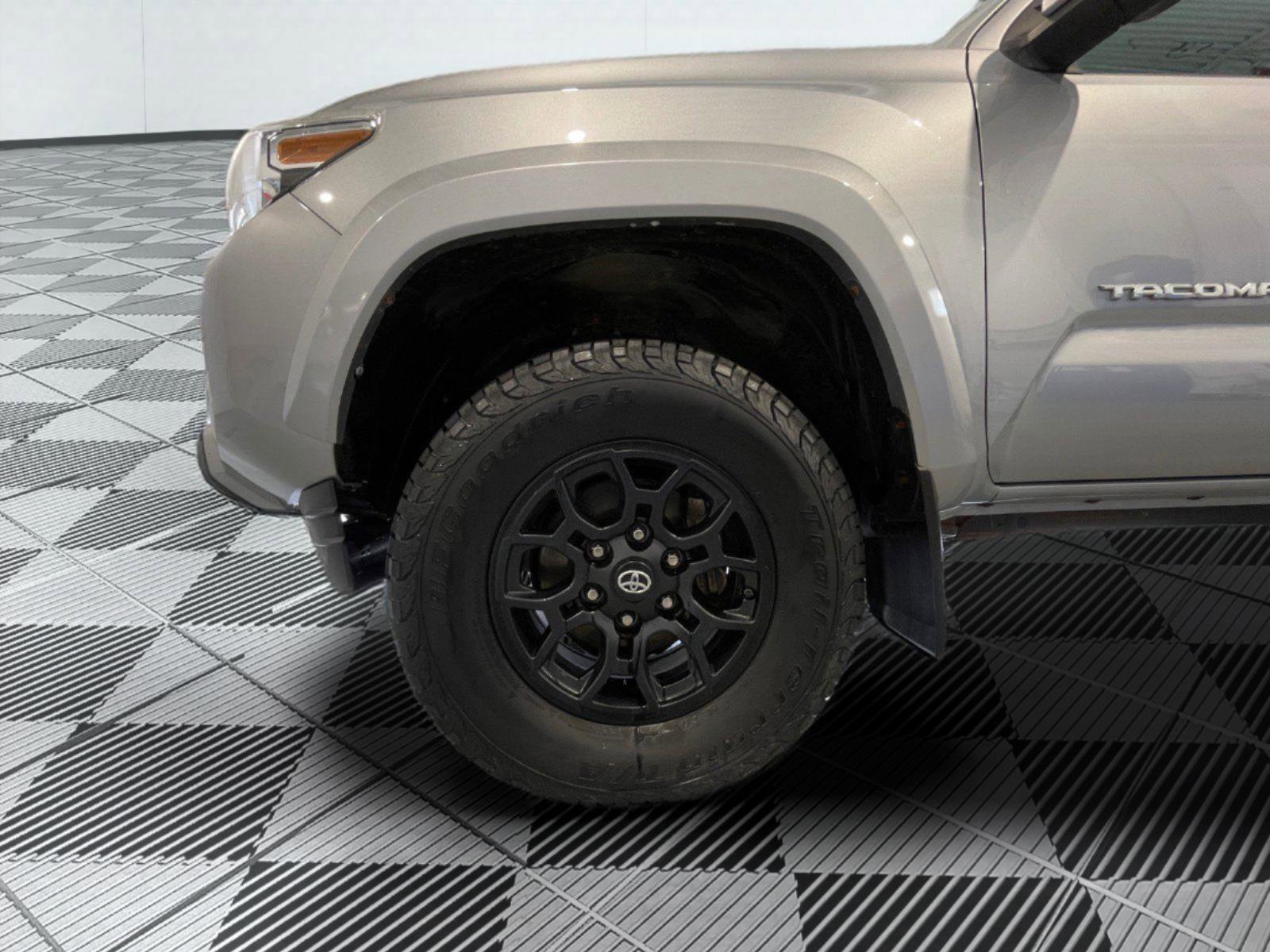 Used 2019 Toyota Tacoma SR5 image 17