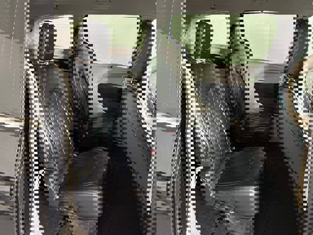 Used 2023 Chrysler Pacifica Touring-L image 41