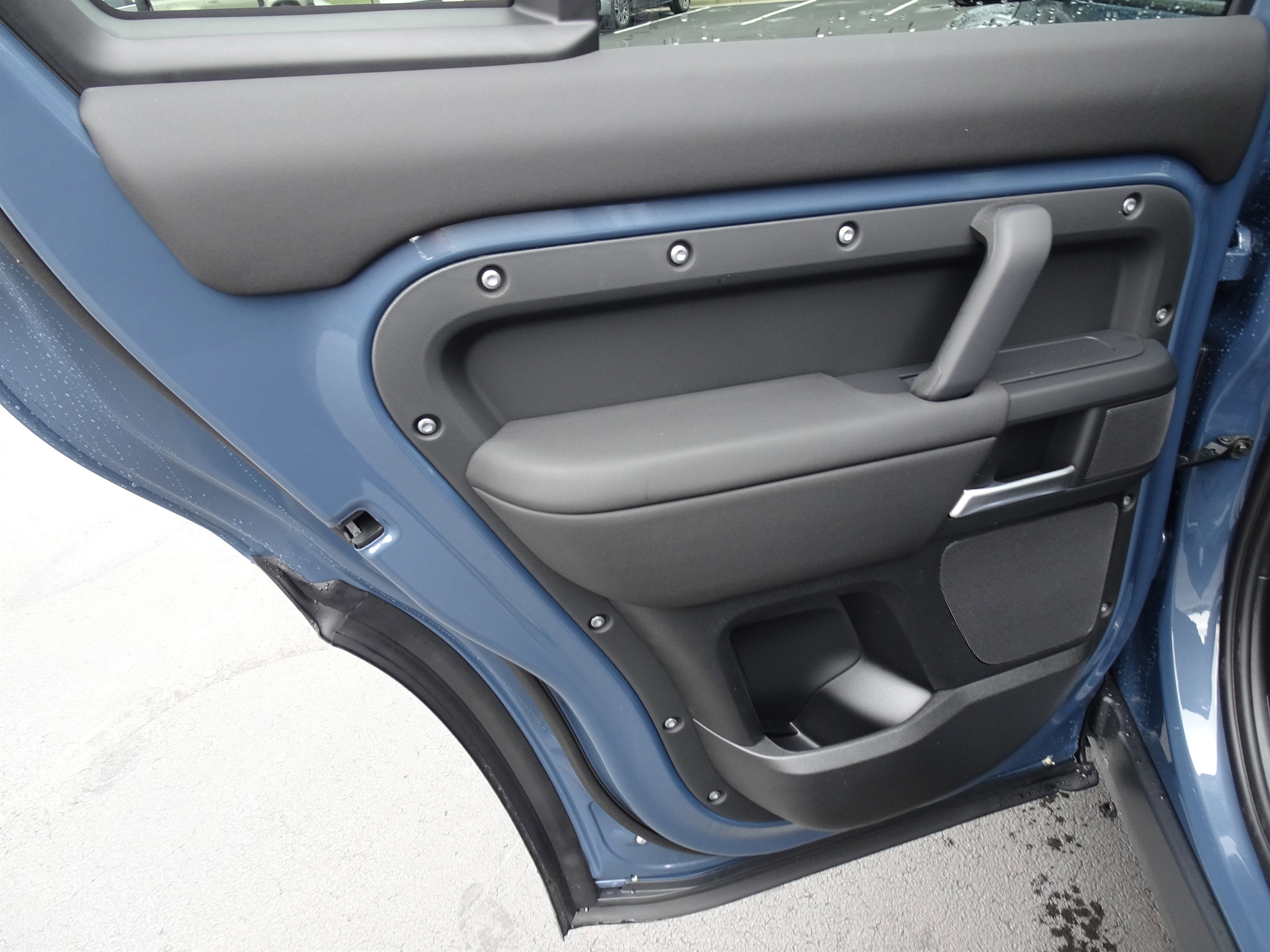 New 2026 Land Rover Defender 110 X-Dynamic SE AWD/4WD image 23