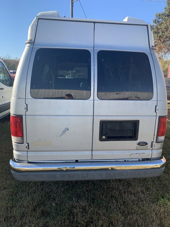 Used 2003 Ford E-350 and Econoline 350 Club Wagon image 3