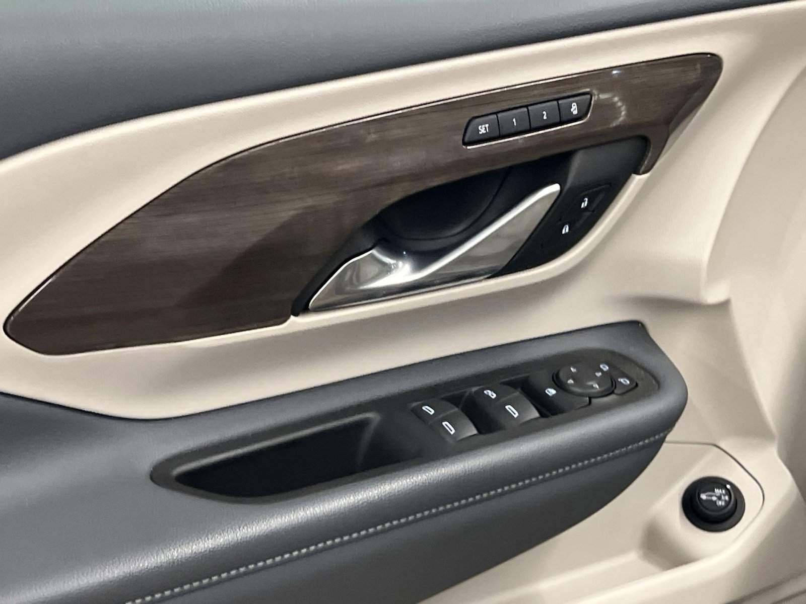 Used 2023 GMC Terrain Denali image 13