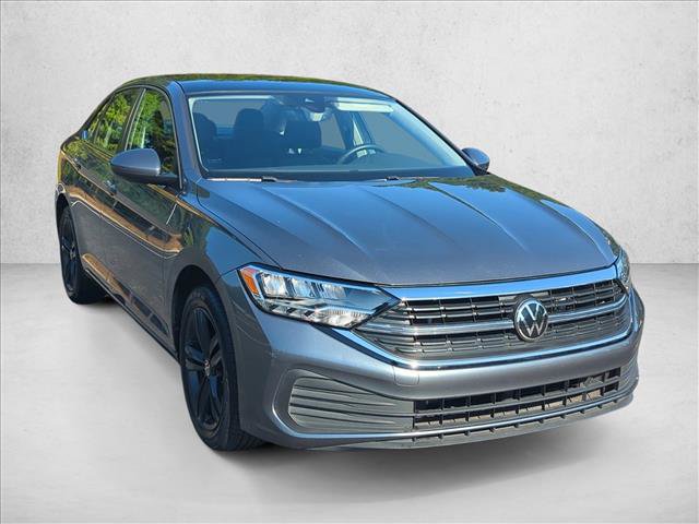 Certified 2024 Volkswagen Jetta SE w/ Panoramic Sunroof Package FWD image 3