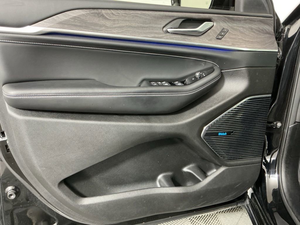 Used 2022 Jeep Grand Cherokee Overland image 18