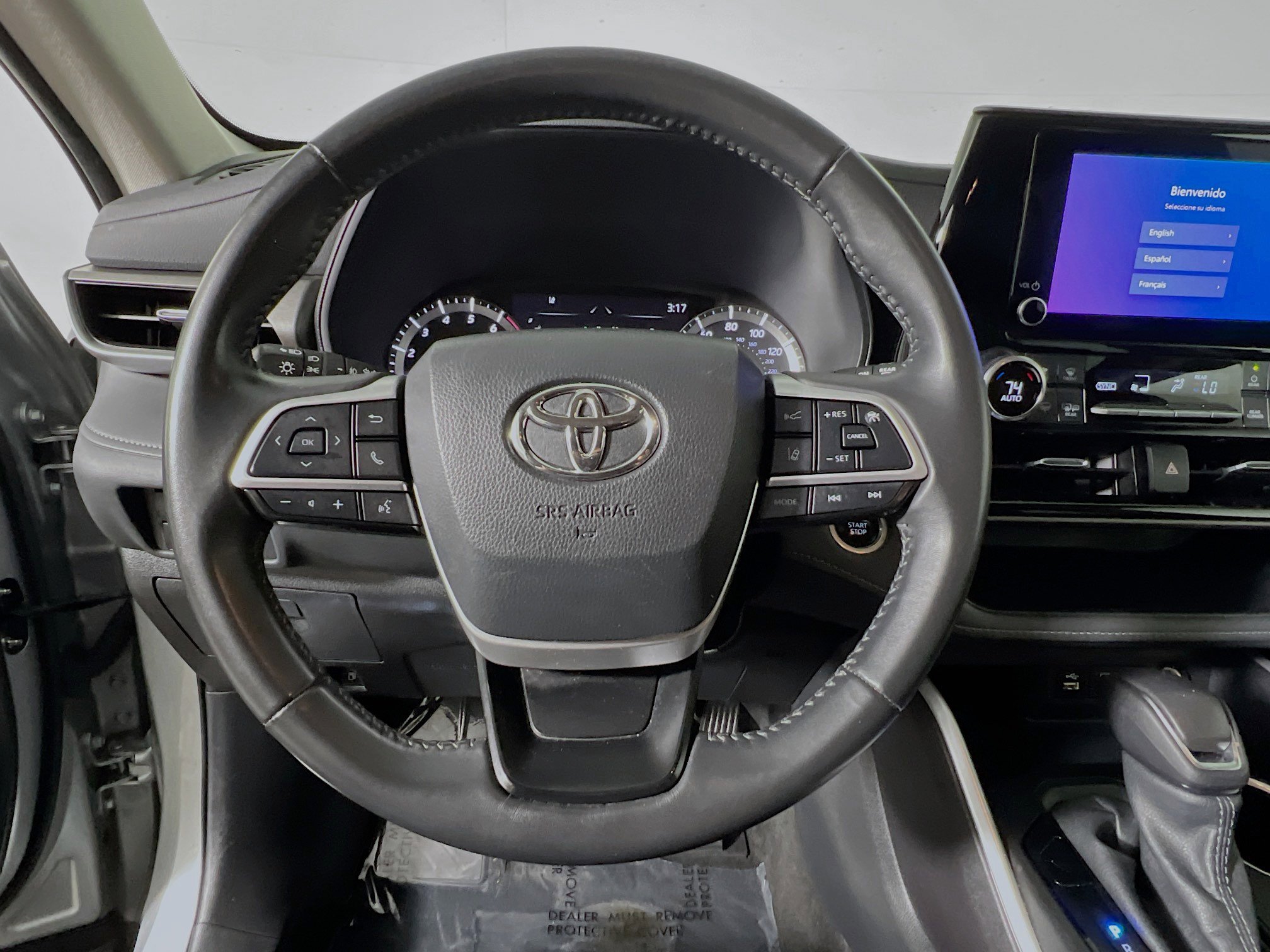 Used 2024 Toyota Highlander LE AWD/4WD image 18