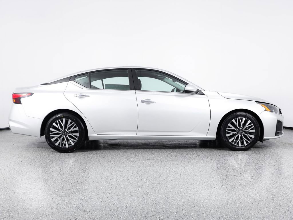 Used 2023 Nissan Altima 2.5 SV FWD image 9