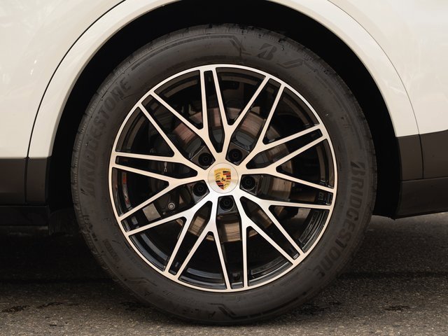 Certified 2024 Porsche Cayenne image 13