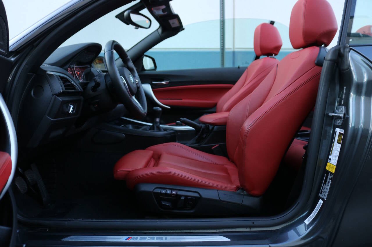 Used 2015 BMW M235i Convertible image 36