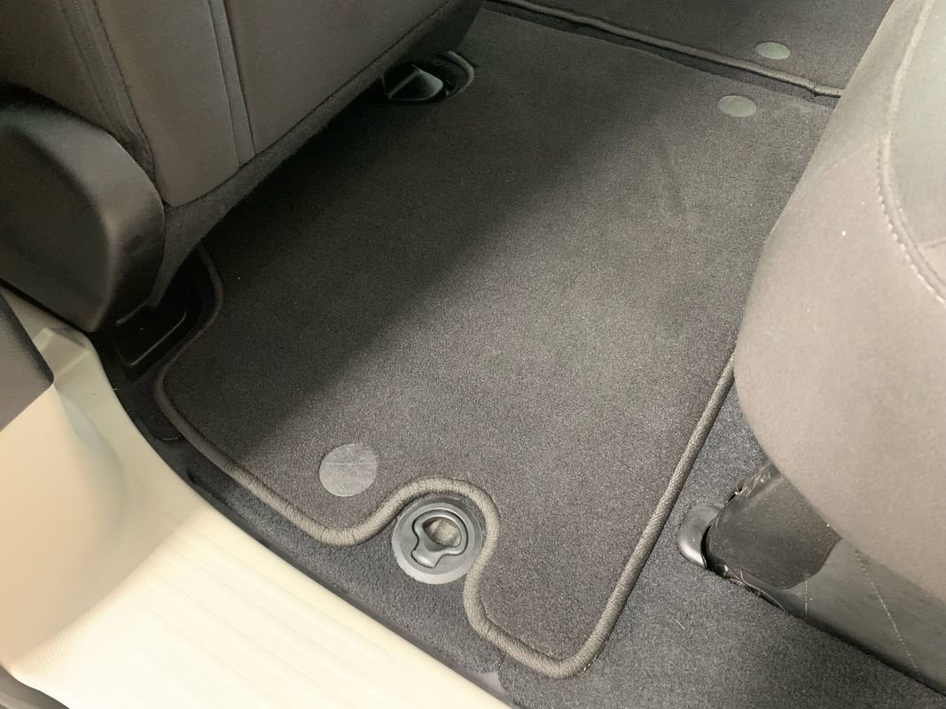Used 2023 Chrysler Voyager LX image 24