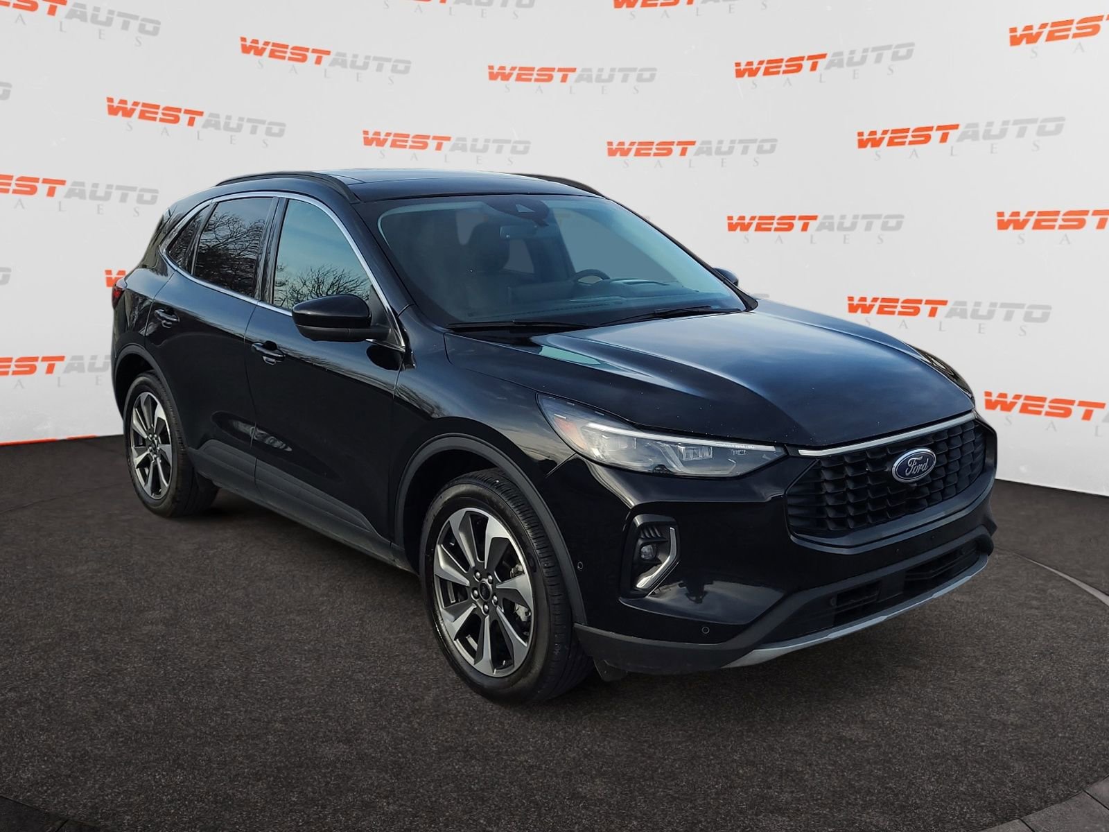 Used 2023 Ford Escape Platinum w/ Premium Technology Package image 7