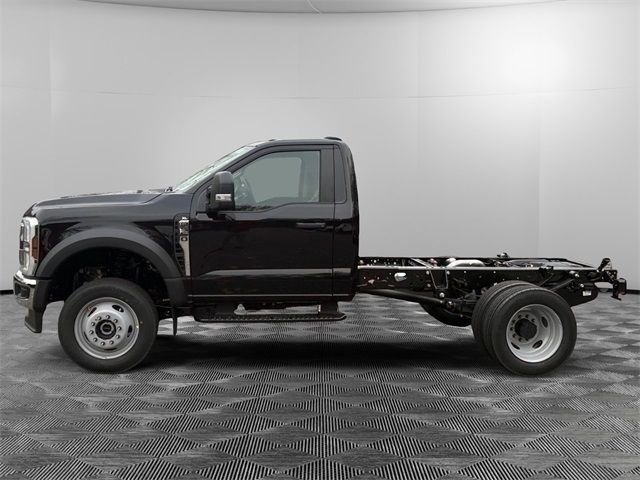 New 2026 Ford F550 4x4 Regular Cab Super Duty w/ XL Chrome Package image 2