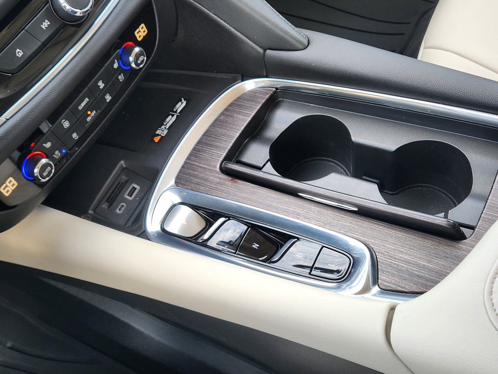 Used 2023 Buick Enclave Avenir w/ Avenir Technology Package FWD image 17