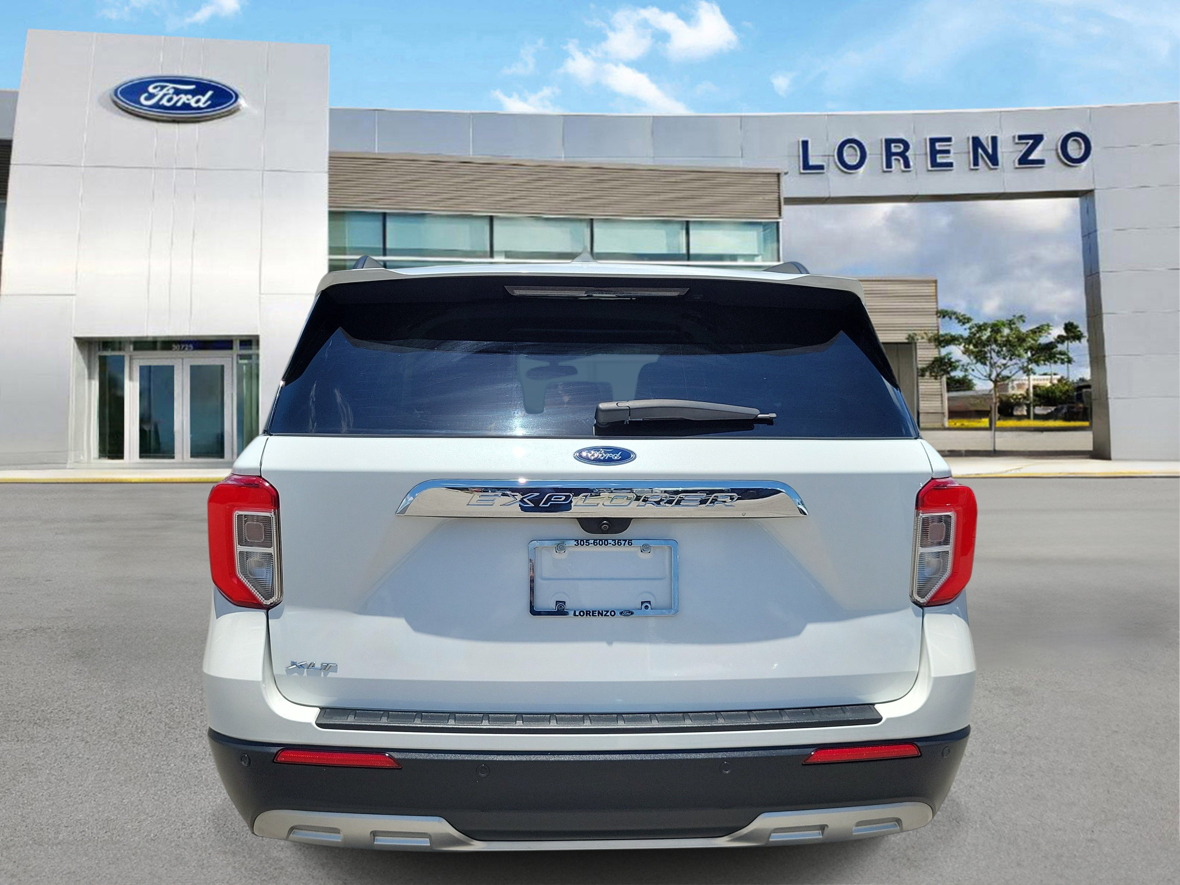 Used 2023 Ford Explorer XLT w/ Equipment Group 202A RWD image 6