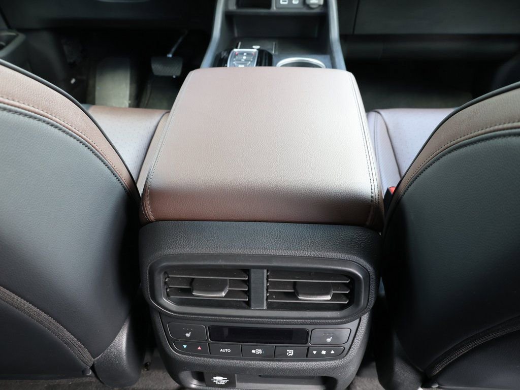 Used 2023 Honda Pilot Elite image 27