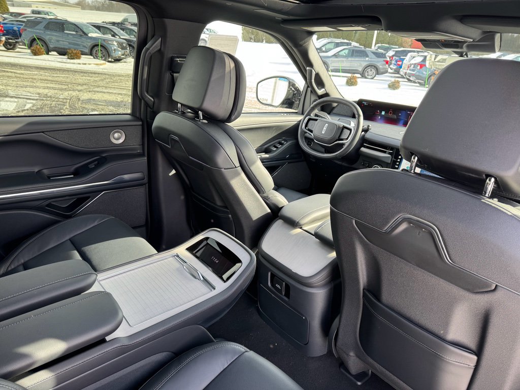 New 2026 Lincoln Navigator Reserve w/ Jet Appearance Package image 22